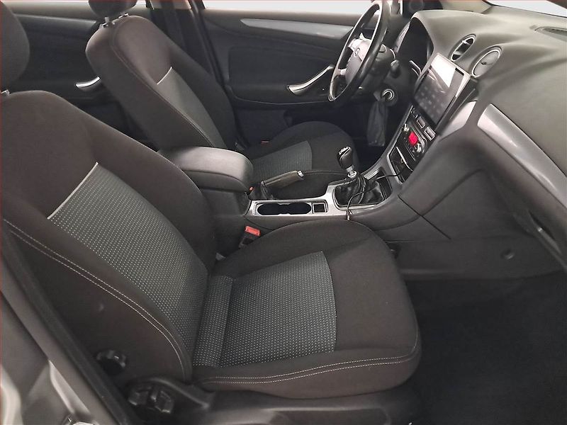 Ford Mondeo (2014) 2.0 TDCi, po STK, Tažné - fotka 9 z 17