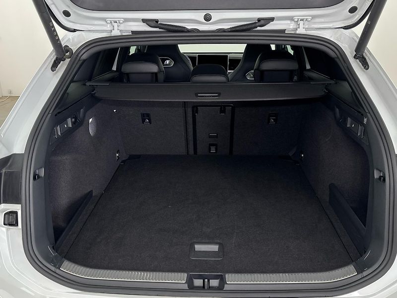 Volkswagen Passat R-Line - fotka 10 z 31