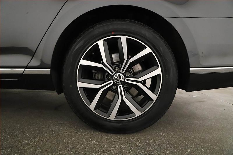 Volkswagen Passat (2021) 2.0 TDI, Automat, Kůže, Navi - fotka 20 z 20