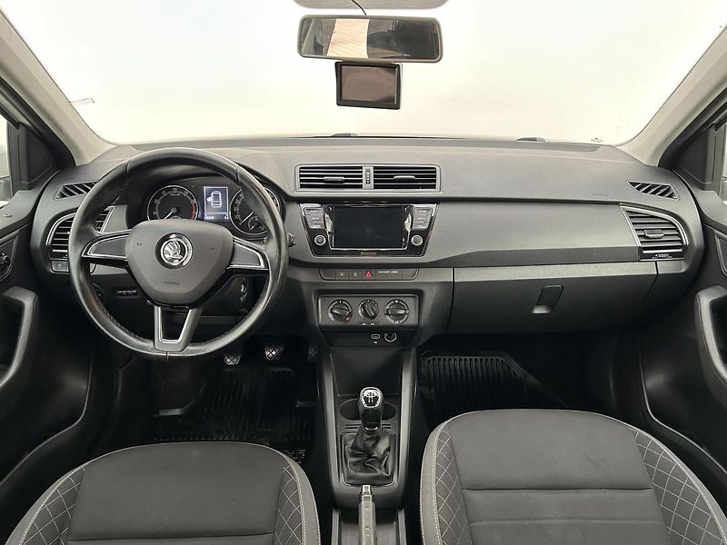 Škoda Fabia 1.0 TSI Ambition - fotka 6 z 27