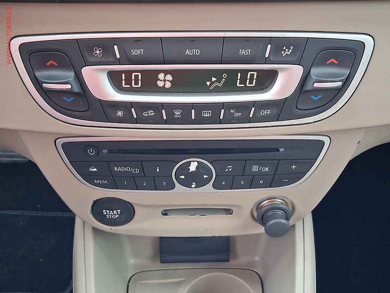 Renault Fluence (2010) 1.6 i, ČR, autoAC, temp. - fotka 14 z 19