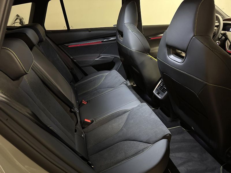 Škoda Enyaq (2025) RS 4x4 82 ČR ZÁRUKA 1 MAJITEL - fotka 7 z 35