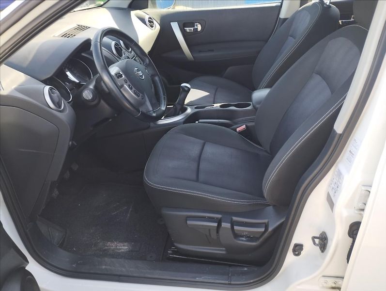 Nissan Qashqai 1,6 - fotka 7 z 15