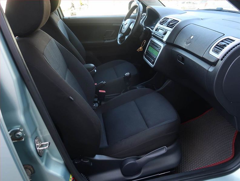 Škoda Fabia (2011) Elegance 1.2 TSI, Tempomat - fotka 9 z 16