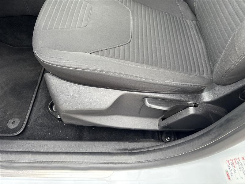 Ford Focus 1,5 TDCI 88kW Titanium - fotka 19 z 36