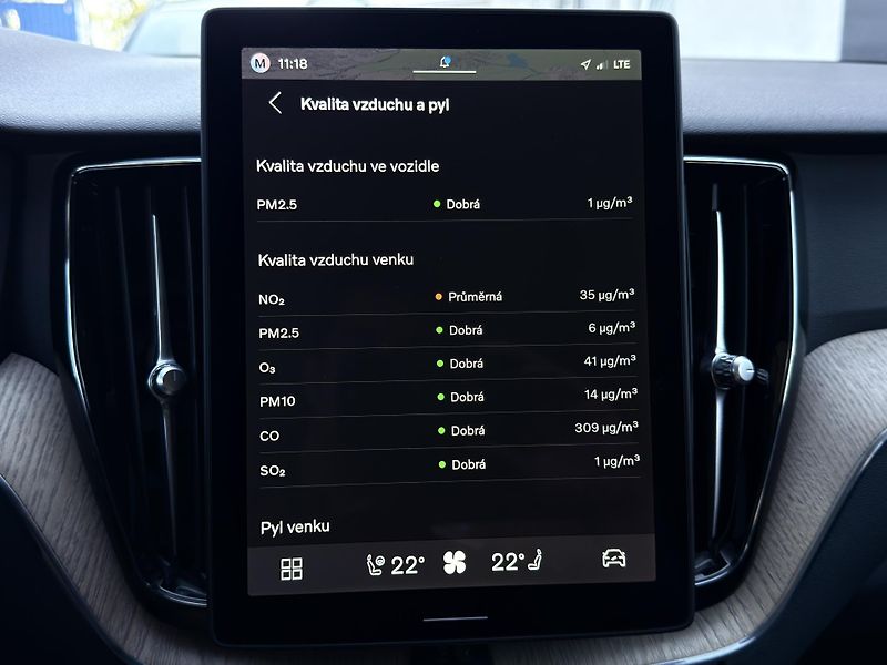Volvo XC60 B5 AWD PLUS DARK // REZERVACE  - fotka 42 z 44