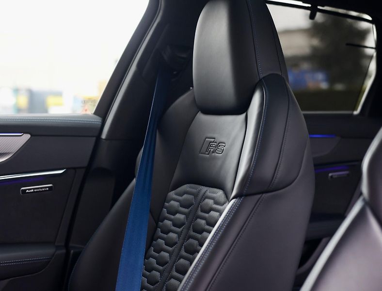 Audi RS 6 (2023) 4.0 TFSI V8 quattro Exclusive - fotka 4 z 49