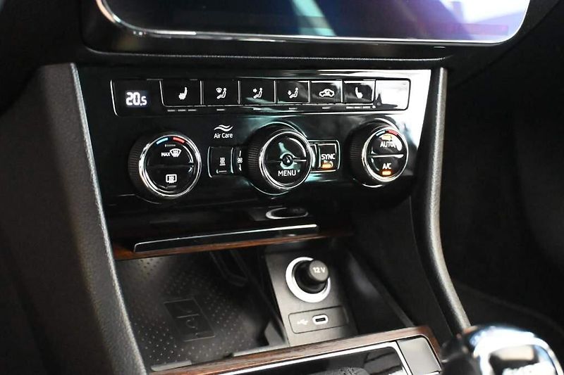 Škoda Superb (2023) 2.0 DSG 4x4 SCOUT Matrix LED T - fotka 22 z 40