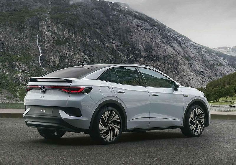 V útrobách obou vozů jsou shodné baterie a elektromotory