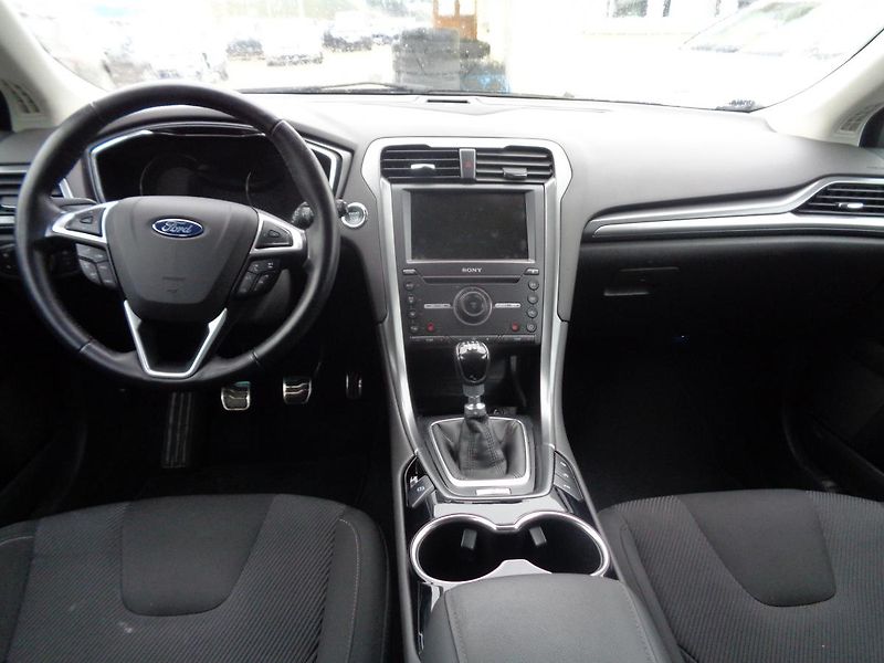 Ford Mondeo 2,0 - fotka 15 z 16