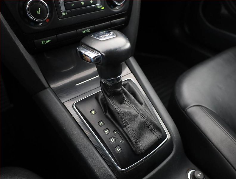 Škoda Octavia (2012) RS 2.0 TSI, Automat - fotka 11 z 15