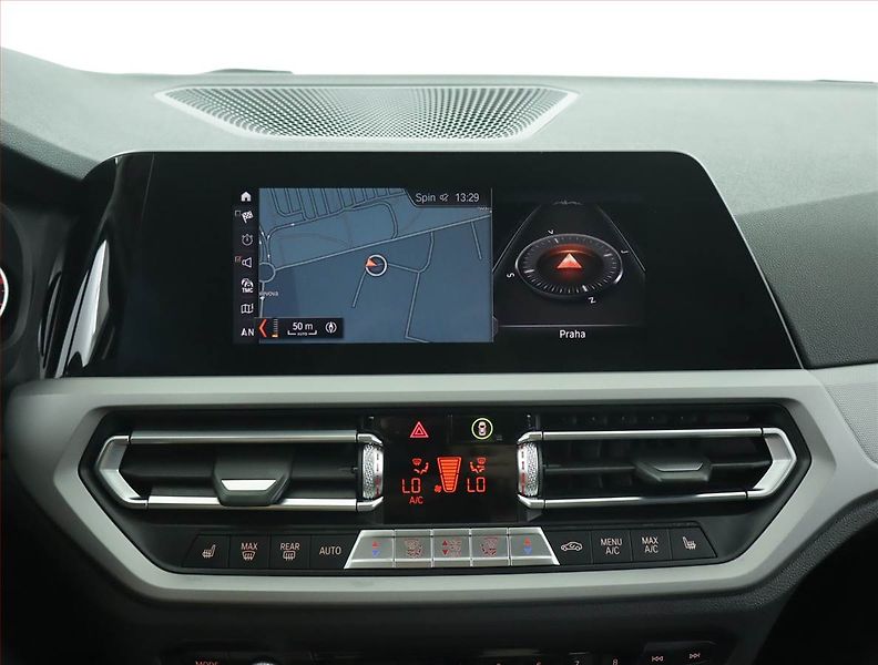 BMW Řada 3 (2019) Advantage 320 d - fotka 17 z 17