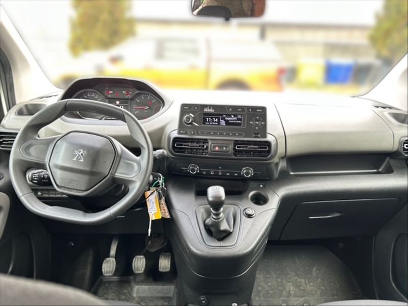 Peugeot Rifter 1,2 PT Active Long - fotka 9 z 11