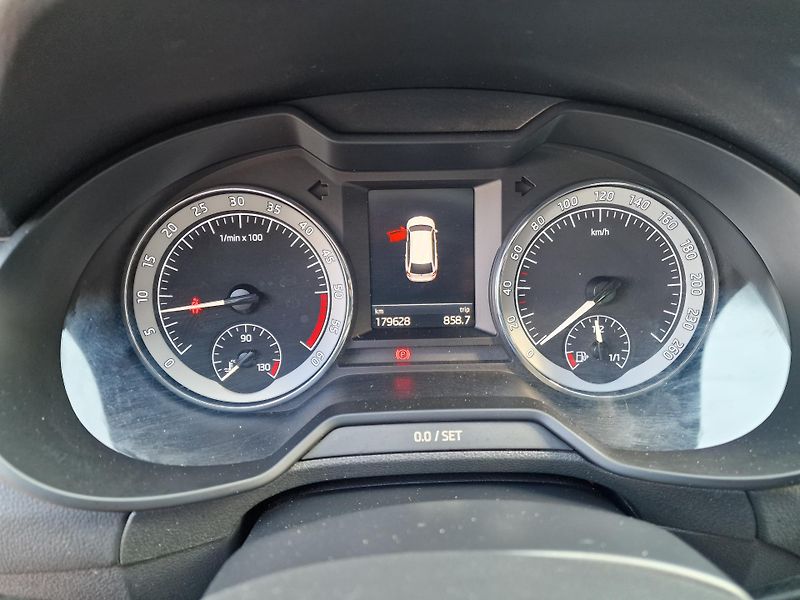 Škoda Octavia 1,6TDI 85KW VÝHŘEV TAŽNÉ  - fotka 15 z 19