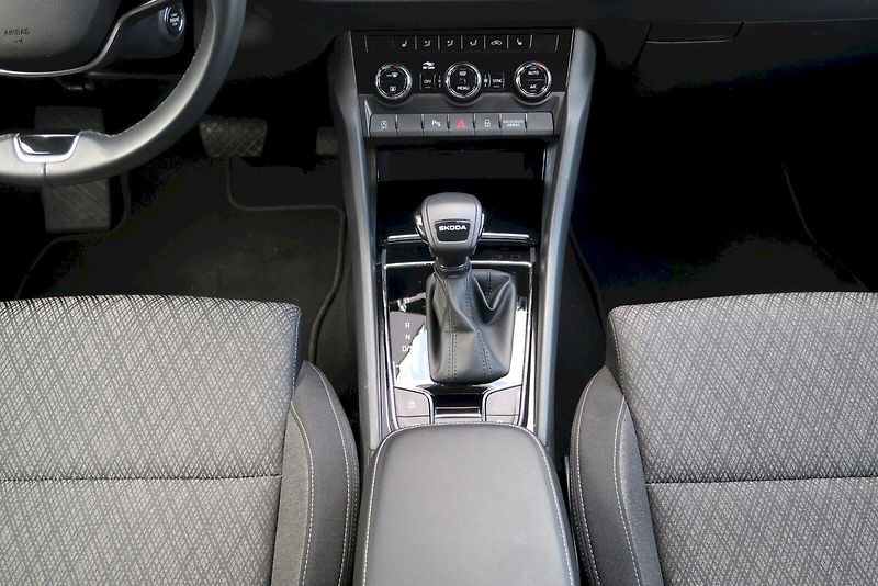 Škoda Karoq (2025) Top Selection 1.5 TSI 110 kW D - fotka 30 z 30