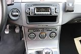 Volkswagen Passat (2008) 1.9 TDI KLIMATIZACE VÝHŘEV  - náhled 17