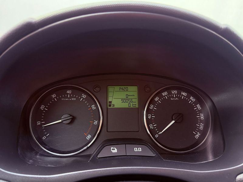 Škoda Fabia 1.2 TSi Ambiente, Serviska - fotka 17 z 22