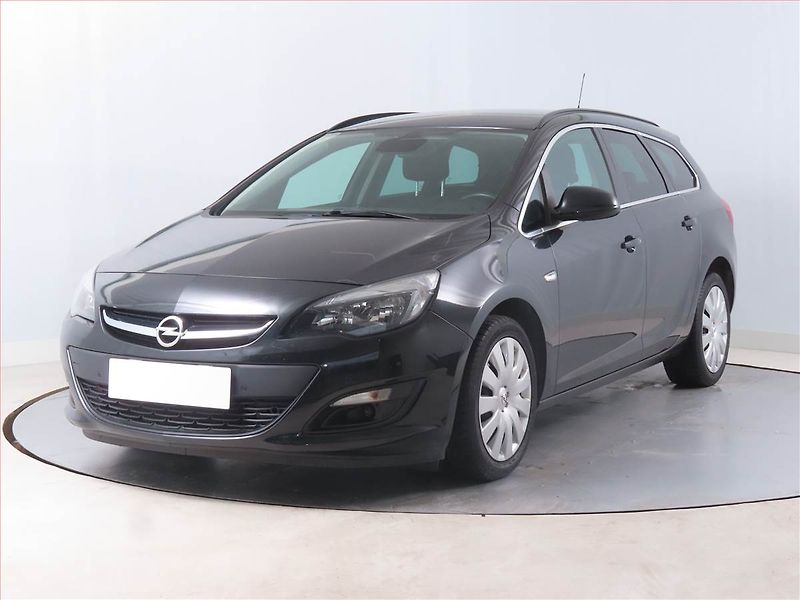 Opel Astra (2015) 1.4 T, Tempomat, Park. senzory - fotka 2 z 15