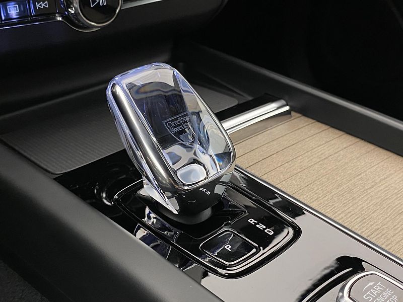 Volvo XC60 T8 AWD RECHARGE PLUS DARK CZ - fotka 28 z 66