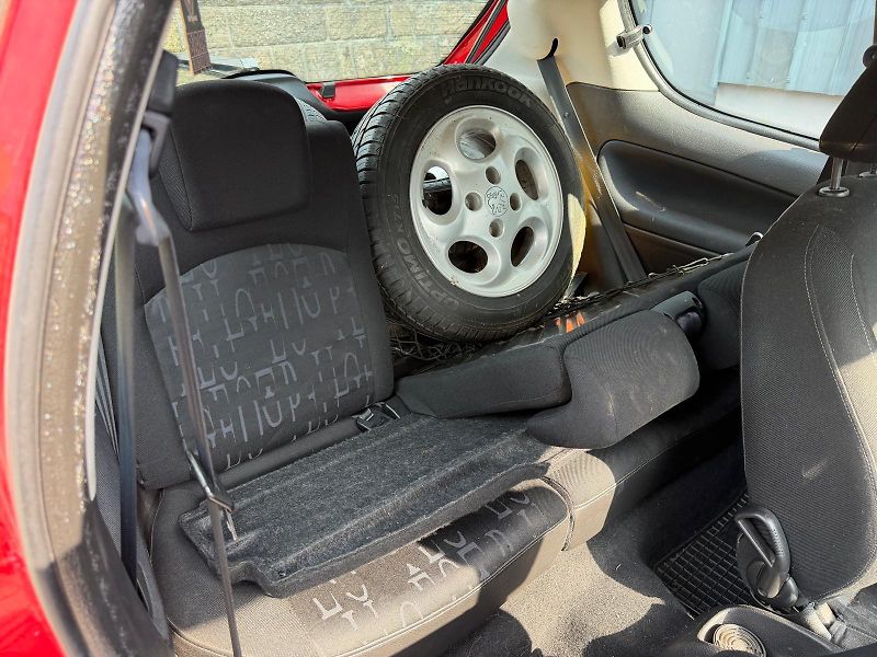 Peugeot 206 1,4i / 55 kW / sada pneu  - fotka 15 z 18