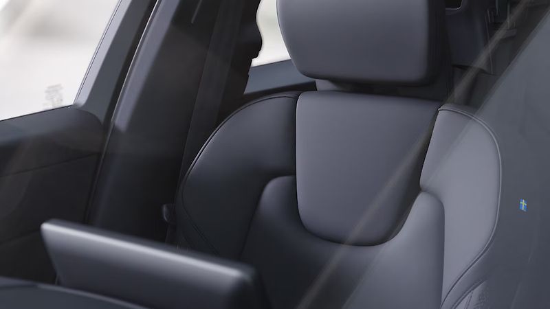 Volvo XC60 (2026) PLUS BRIGHT, B5 AWD, 184+10 kW - fotka 10 z 13