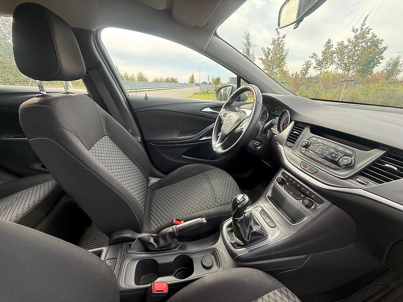 Opel Astra SPORTS TOURER 1,6 TDI 54000KM - fotka 12 z 17