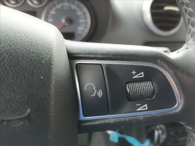 Audi A3 1,6 TDI,XENON,VÝHŘEV,  Sportba - fotka 31 z 33