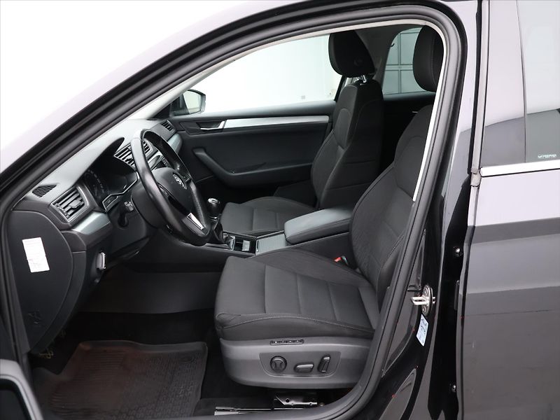 Škoda Superb 2,0 TDI 110kW CZ Aut.klima Nav - fotka 11 z 31