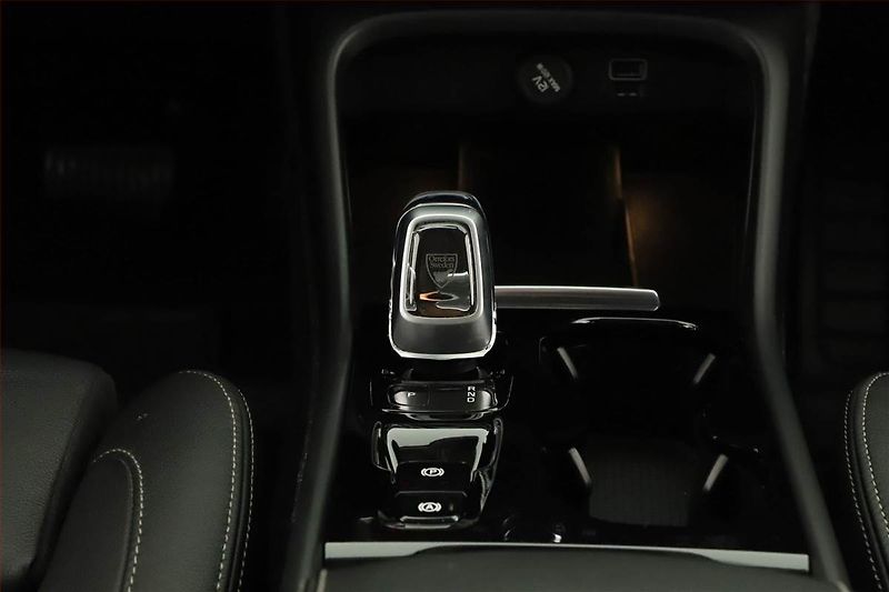 Volvo XC40 (2020) T5 Recharge - fotka 10 z 19