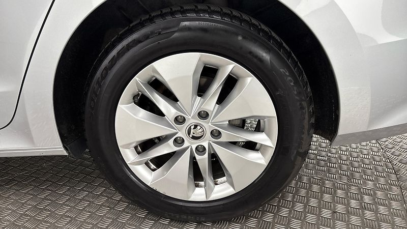 Škoda Octavia 2.0 TDI DSG Ambition - fotka 19 z 24