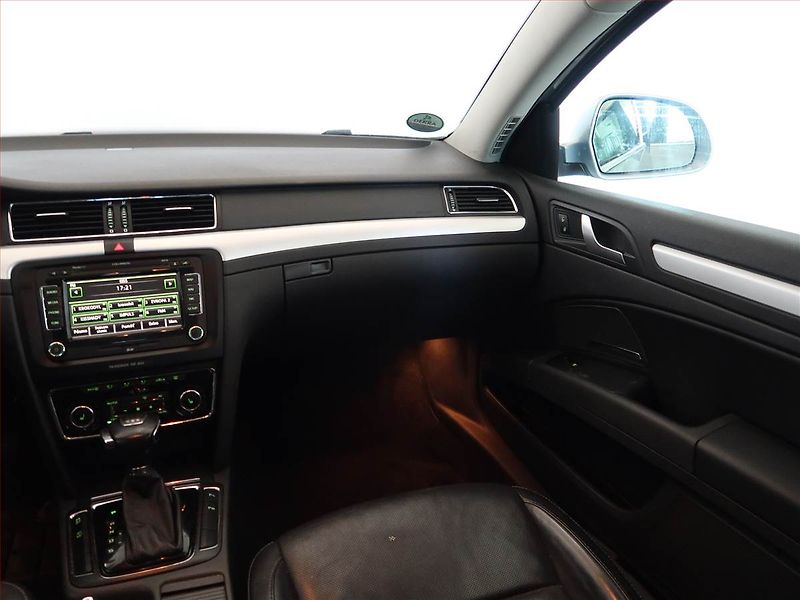 Škoda Superb (2012) 2.0 TDI, Automat, Navi, Xenony - fotka 8 z 15