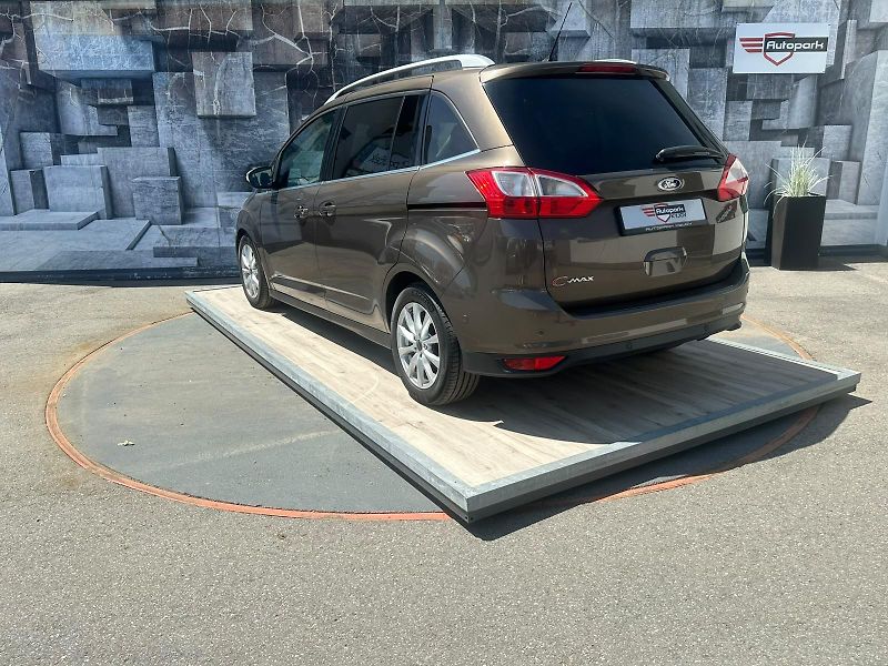 Ford Grand C-MAX (2016) 2.0TDCi, 110KW, TITANIUM - fotka 8 z 23