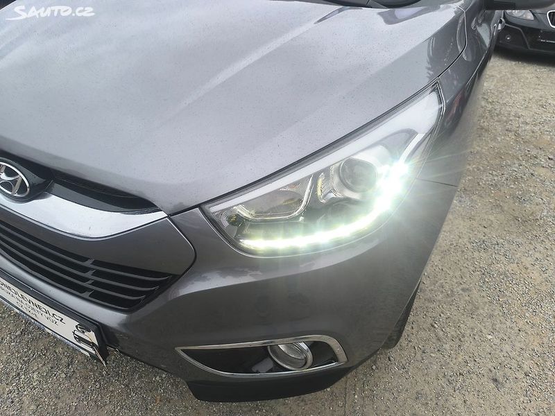 Hyundai ix35 2.0D4X4,70KM,MAX VÝBAVA,KRÁSNÝ - fotka 7 z 31