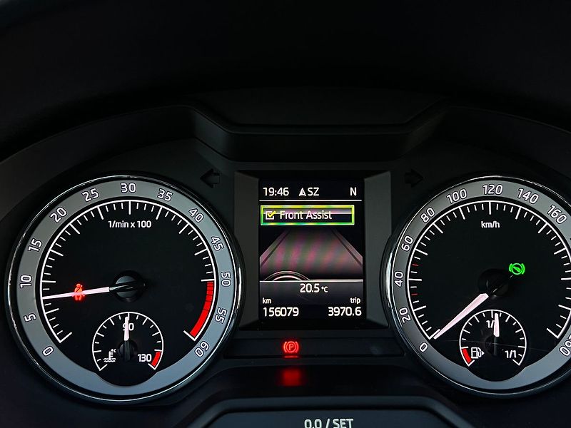 Škoda Octavia 1.6 TDI-DSG-NAVI-PARK.Č - fotka 33 z 46
