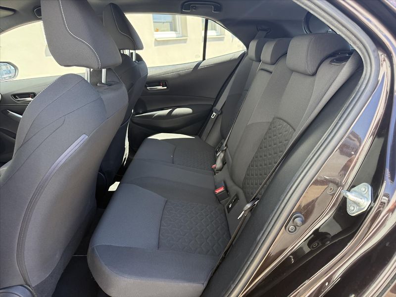 Toyota Corolla 1,8 Comfort Tech - fotka 10 z 19