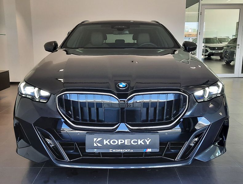 BMW Řada 5 540d xDrive Touring M Sport - fotka 2 z 17