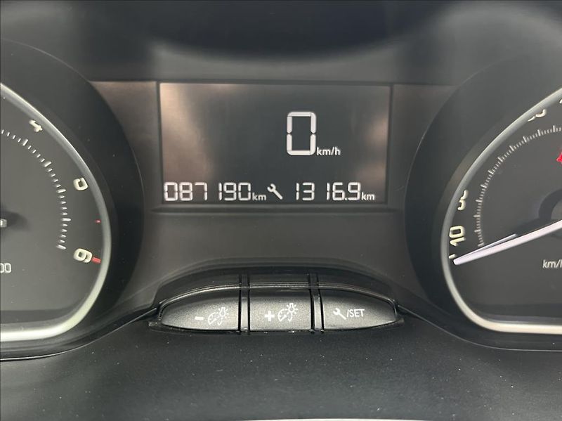 Peugeot 2008 1,6 HDi Active my16 - fotka 25 z 31