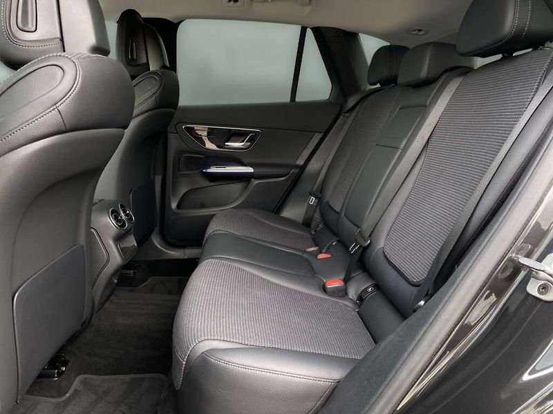 Mercedes-Benz GLC (2025) 300 de 4MATIC - fotka 10 z 28