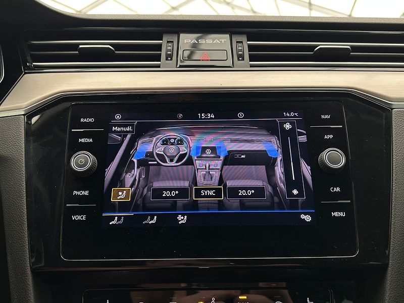 Volkswagen Passat Variant 2.0 TDI Elegance - fotka 15 z 27