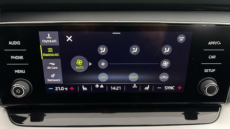 Škoda Octavia 2.0 TDI Ambition Combi - fotka 22 z 22