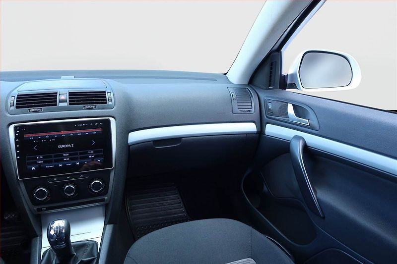 Škoda Octavia (2009) 1.6, Navi, Tempomat - fotka 8 z 17