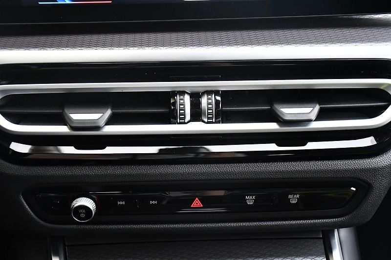 BMW Řada 3 320d xDrive MSPORT ČR 3LZÁRUKA - fotka 27 z 46