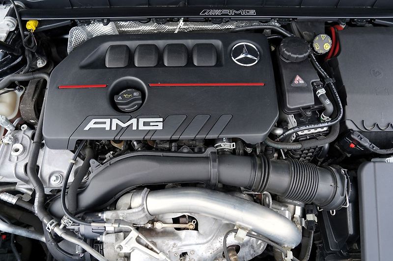 Mercedes-Benz GLB 35 AMG 4Matic/310 PS/ČR - fotka 10 z 49