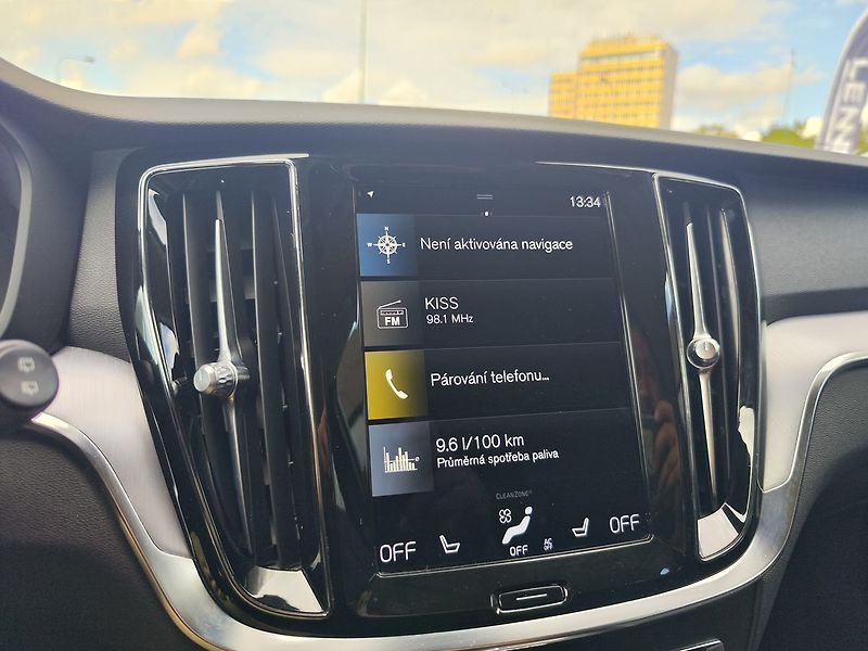 Volvo V60 B3 2.0/120kW Momentum Aut. - fotka 15 z 28