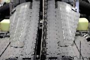 Instalace modelu stavebnice Peugeot Le Mans za účasti designera společnosti Lego