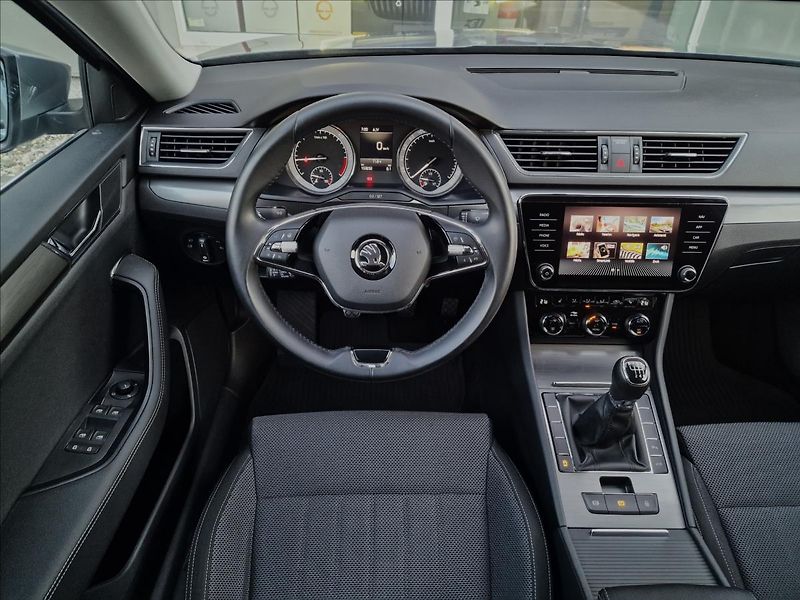 Škoda Superb 2.0TDI 110kW Style Combi,1Maj - fotka 12 z 49