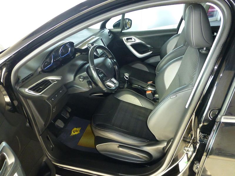 Peugeot 2008 (2019) 1,2-96KW*NAVI*PARK.S**PANORAMA - fotka 10 z 20