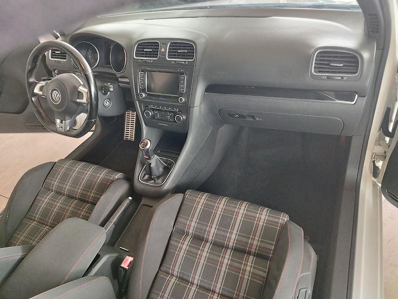 Volkswagen Golf (2010) GTI,2,0TSI,155KW,AUT.KL.18ALU - fotka 15 z 28