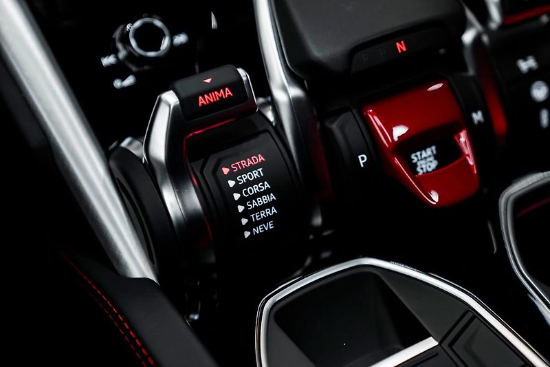 Lamborghini Urus 4.0 V8, B&O, Pano, Masáže, Noč - fotka 17 z 36