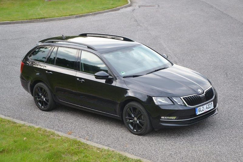 Škoda Octavia combi4x4 110 kW DSG Black line - fotografie inzerátu